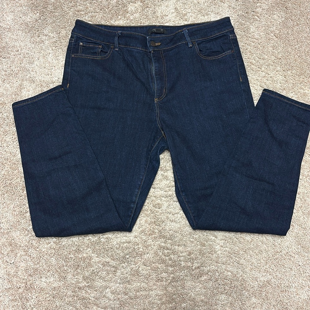 ANN TAYLOR 14 dark rinse skinny jeans
Pristine condition